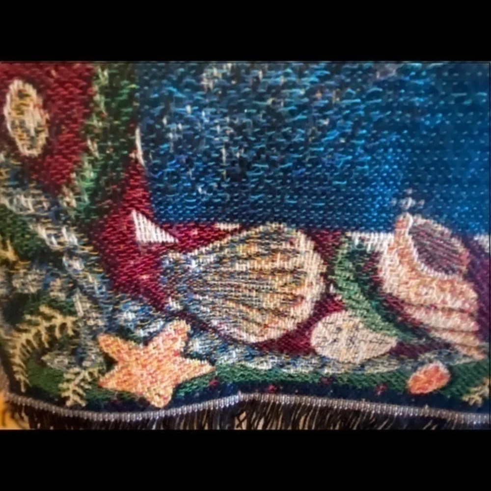 HOLIDAY LITE HOUSE THROW BEAUTIFUL